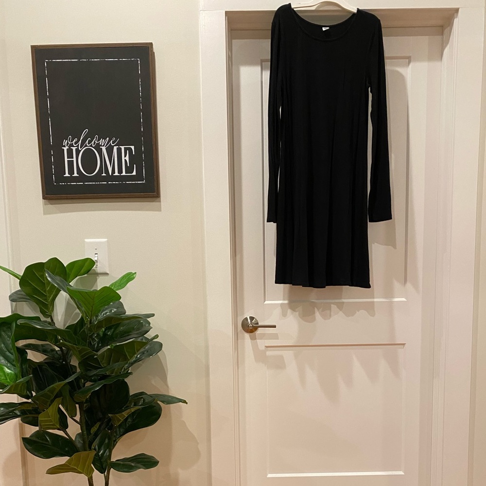 Old Navy/Long-sleeve/Knee-length solid black dress